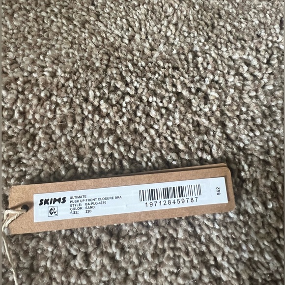 Skims Bras - Picture 3 of 4